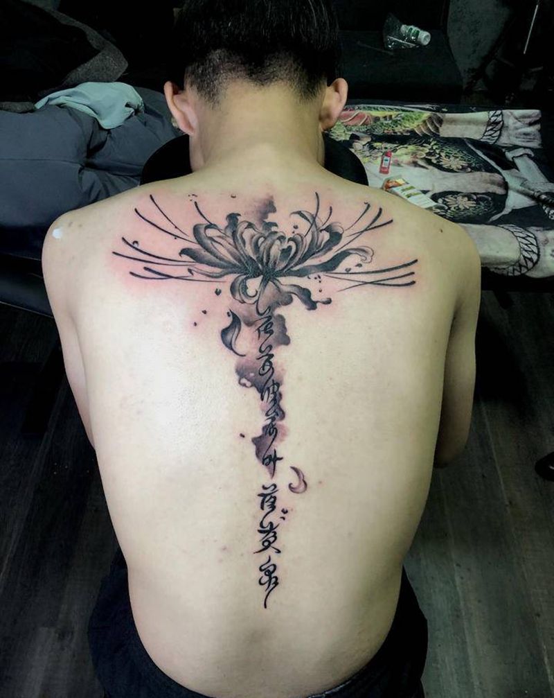 彼岸花纹身图片_背部新传统纹身图案
