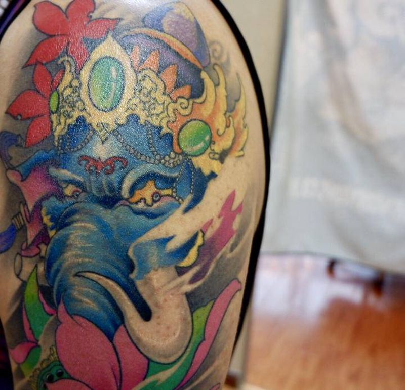 学员作品纹身图片_手臂新传统象神鲤鱼纹身图案