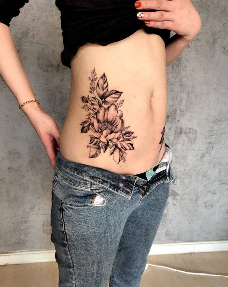 素花纹身图片_腰部点刺纹身图案