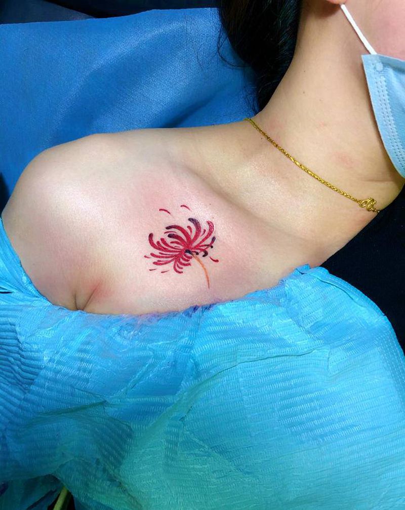 彼岸花纹身图片_胸部水彩纹身图案