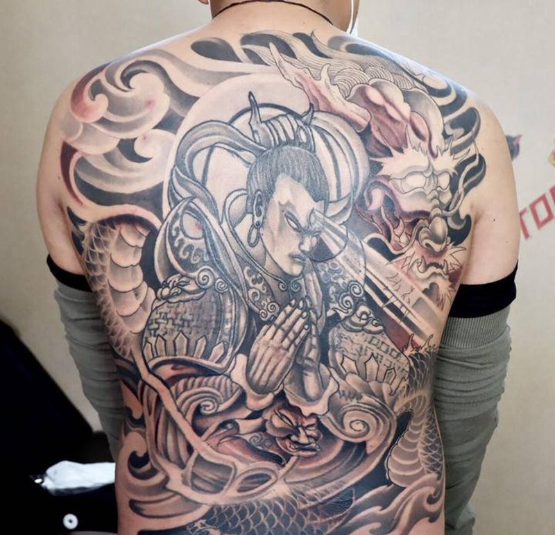 修改作品纹身图片_背部新传统二郎神纹身图案