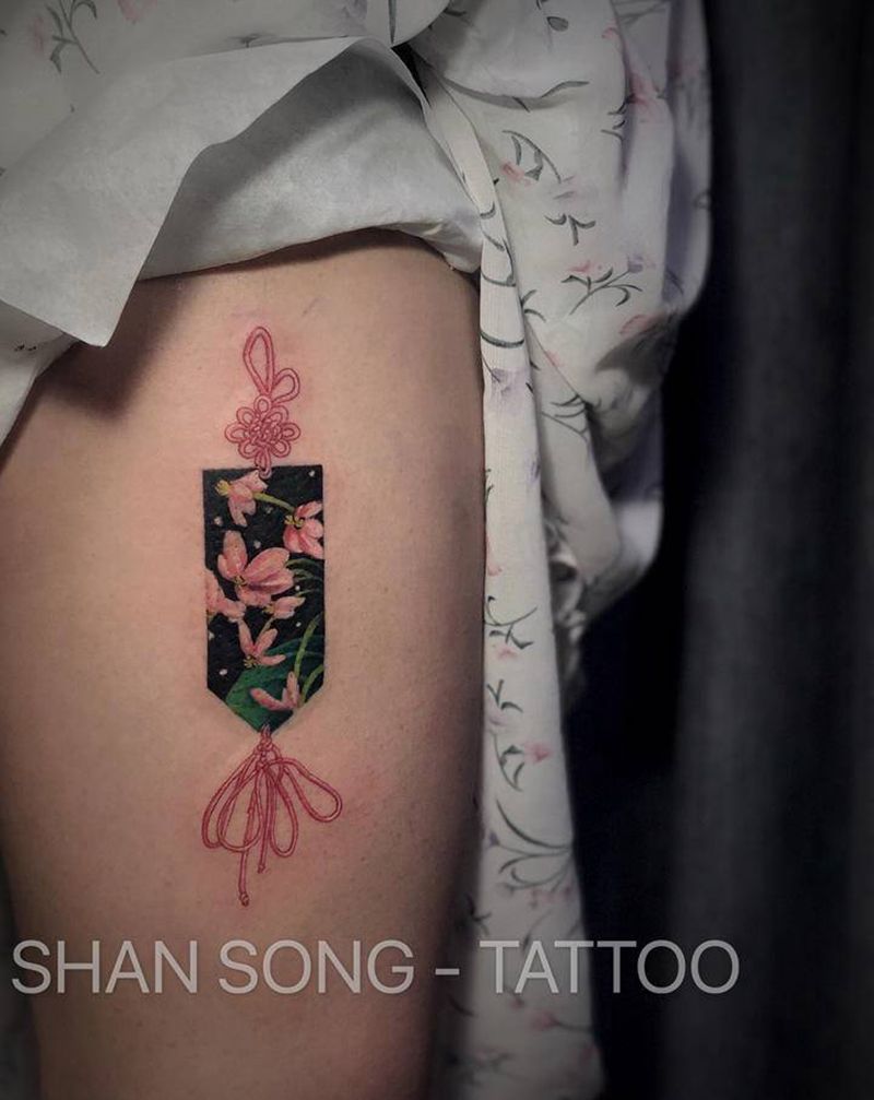 使君子花纹身纹身图片_腰部臀部水彩纹身图案