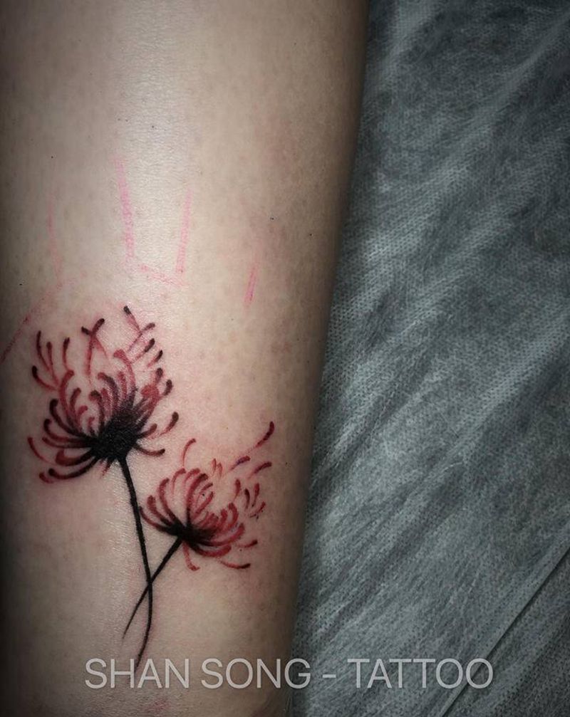 彼岸花纹身图片_腿部脚部水彩纹身图案