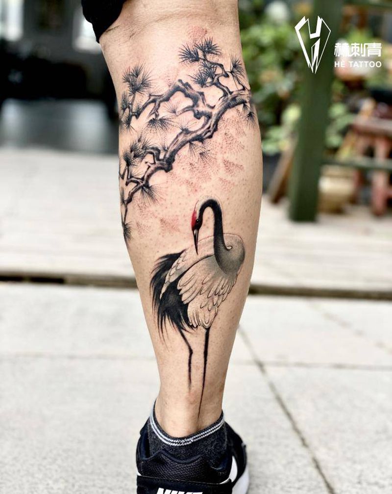 鹤纹身图片_腿部水墨纹身图案