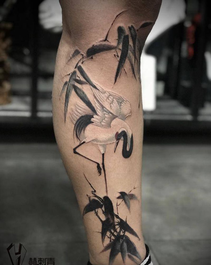 竹与鹤纹身图片_腿部水墨鹤纹身图案