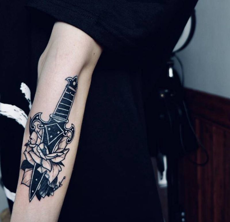 遮盖纹身图片_手臂Old School纹身图案