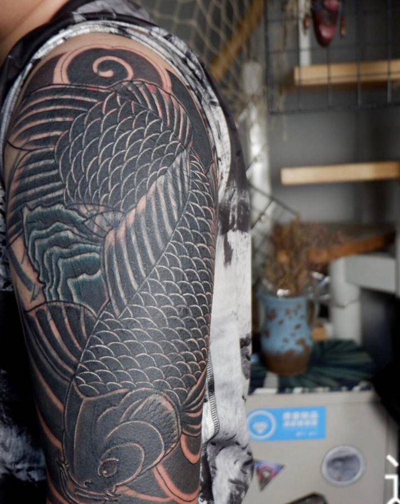 遮盖作品纹身图片_手臂老传统鲤鱼纹身图案