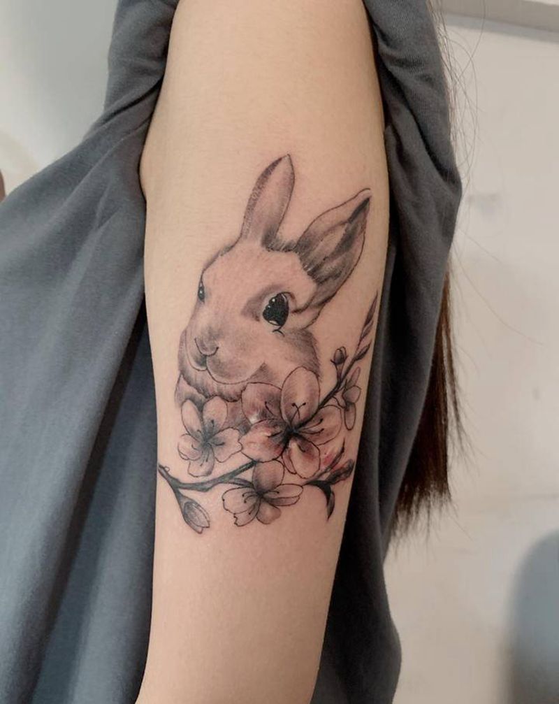 伤疤遮盖兔子纹身图片_手臂新传统纹身图案