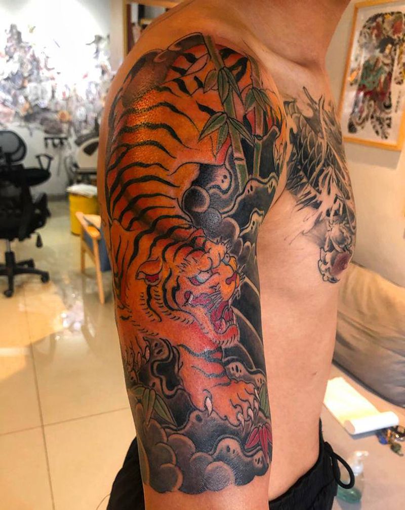 老虎纹身图片_手臂老传统纹身图案