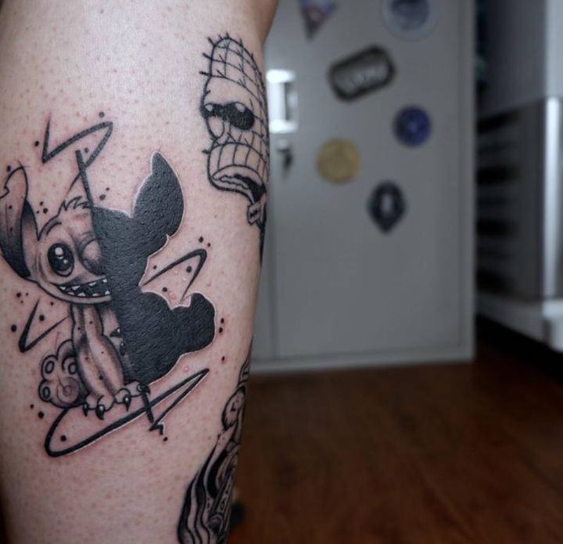 店内小图纹身图片_手臂腿部图腾点刺史迪仔猫小丑纹身图案