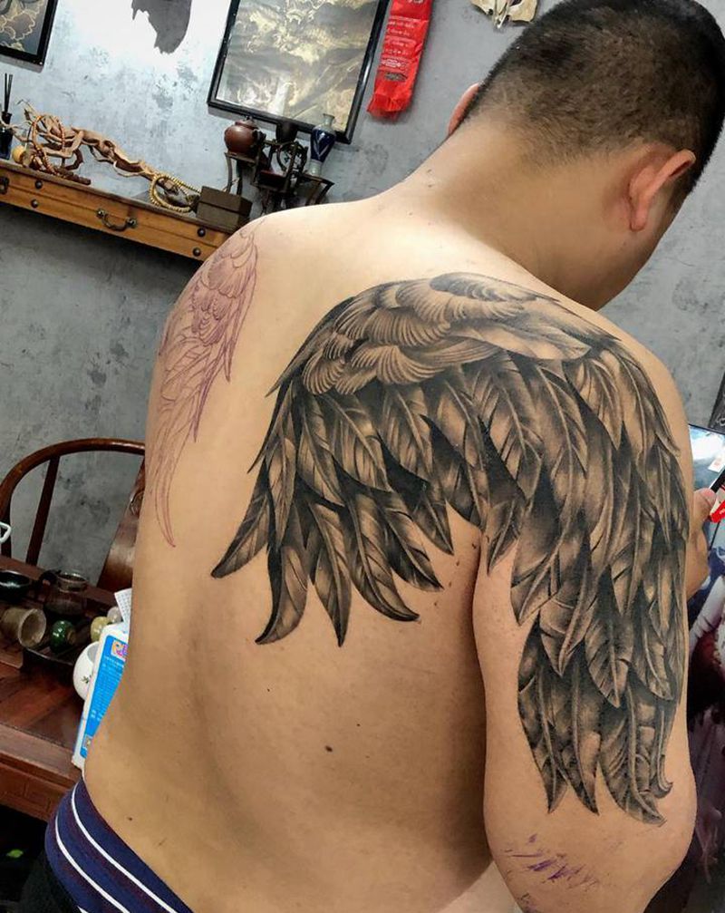 翅膀纹身图片_背部欧美写实纹身图案