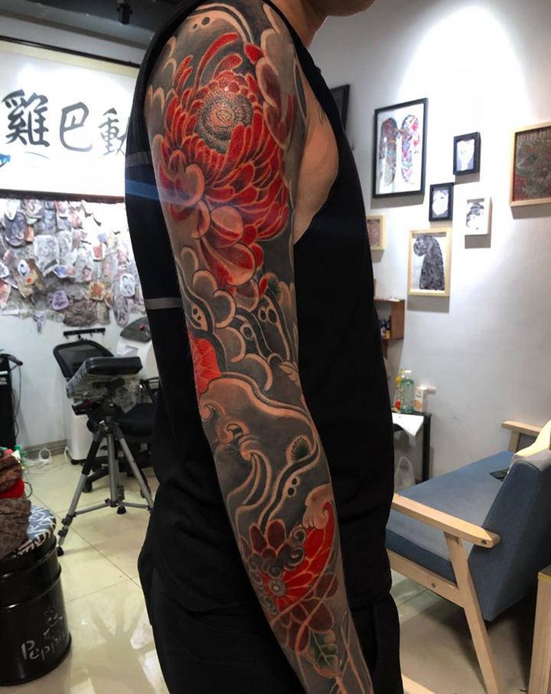 菊花花臂纹身图片_手臂老传统纹身图案