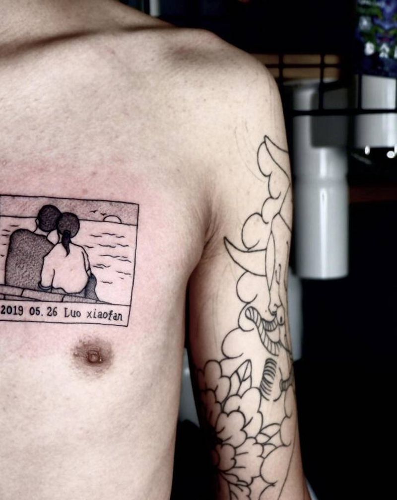 照片简约风纹身图片_胸部点刺照片纹身图案