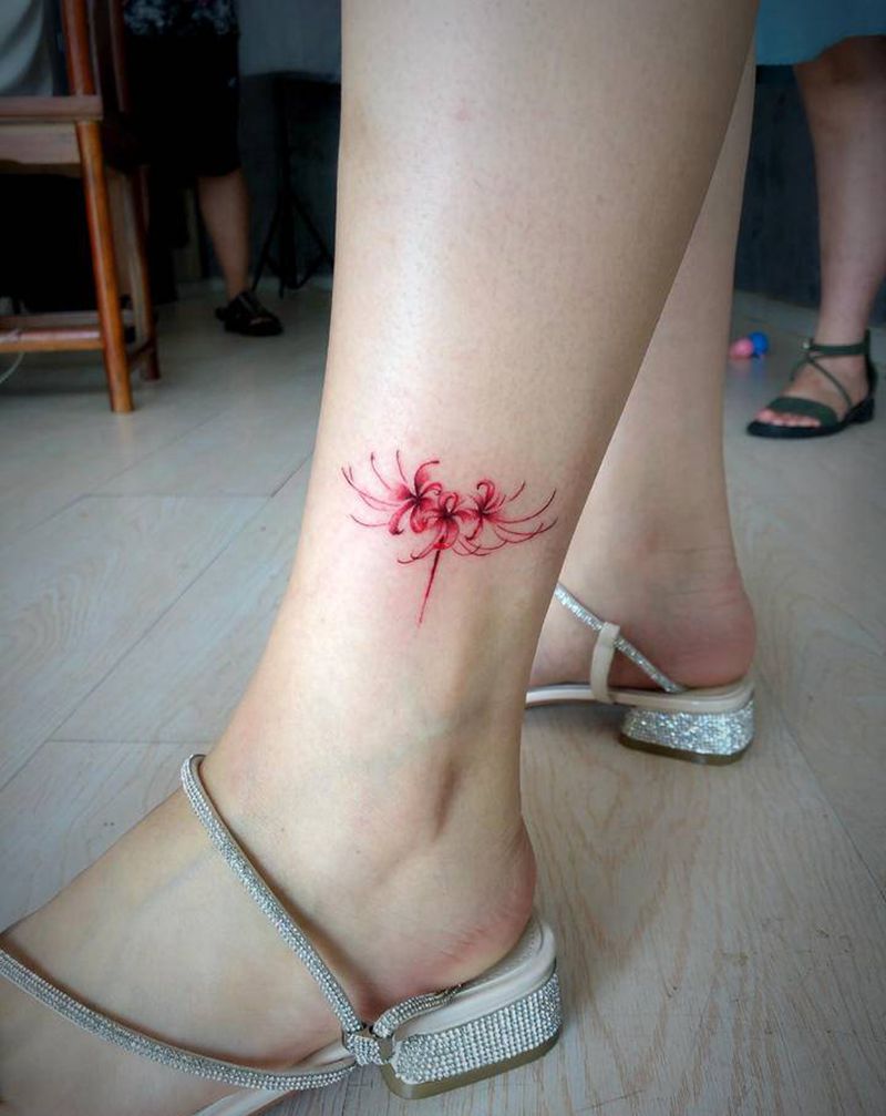 彼岸花纹身图片_腿部水彩纹身图案