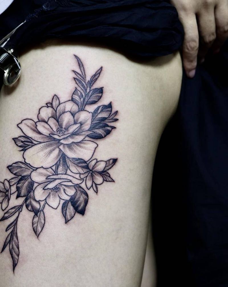 素花纹身图片_腿部点刺素花纹身图案