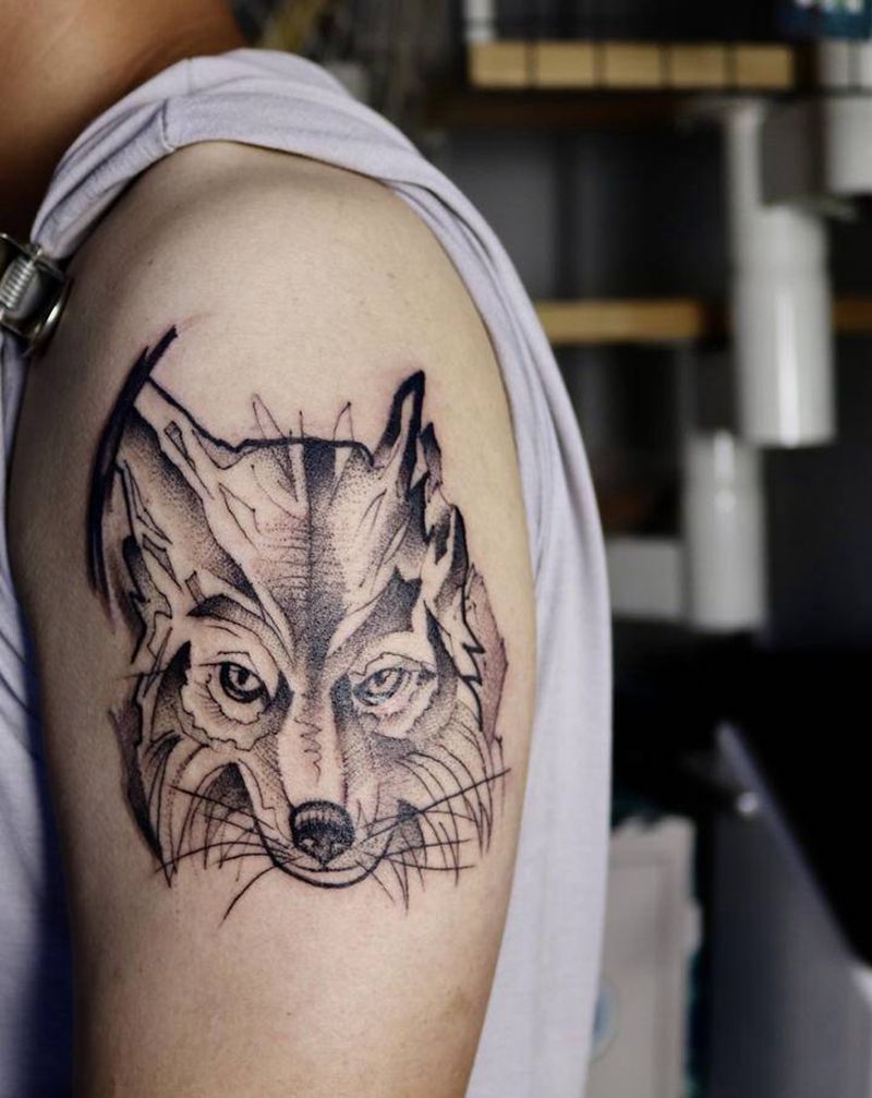 狼纹身图片_手臂点刺狼纹身图案