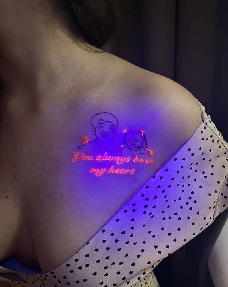 荧光 线条照片纹身图片_颈部胸部Old School花体字纹身图案