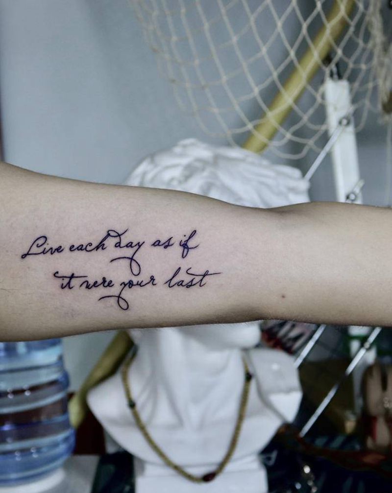 店内小作纹身图片_手臂花体字图腾纹身图案