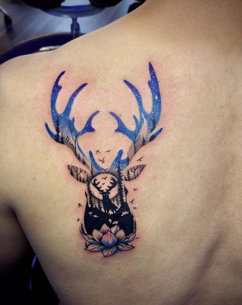鹿纹身图片_背部水彩鹿纹身图案