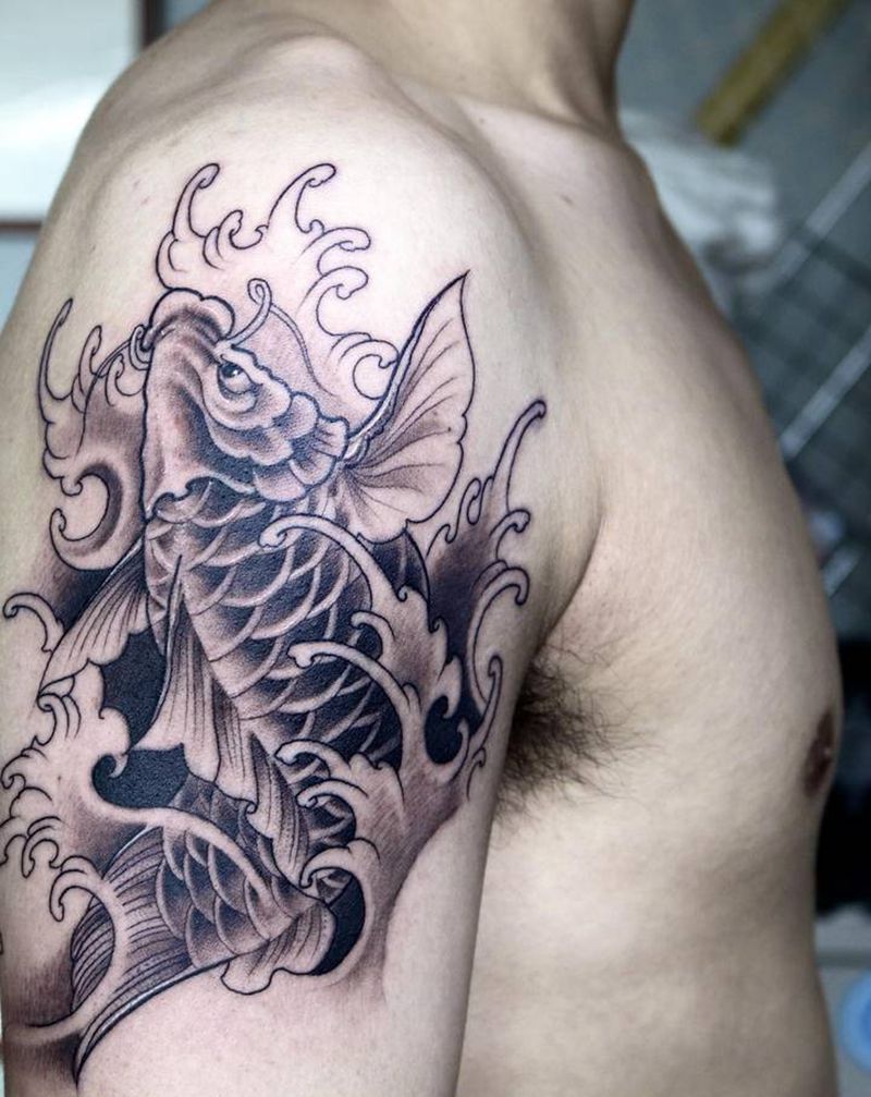 鲤鱼纹身图片_手臂新传统鲤鱼纹身图案