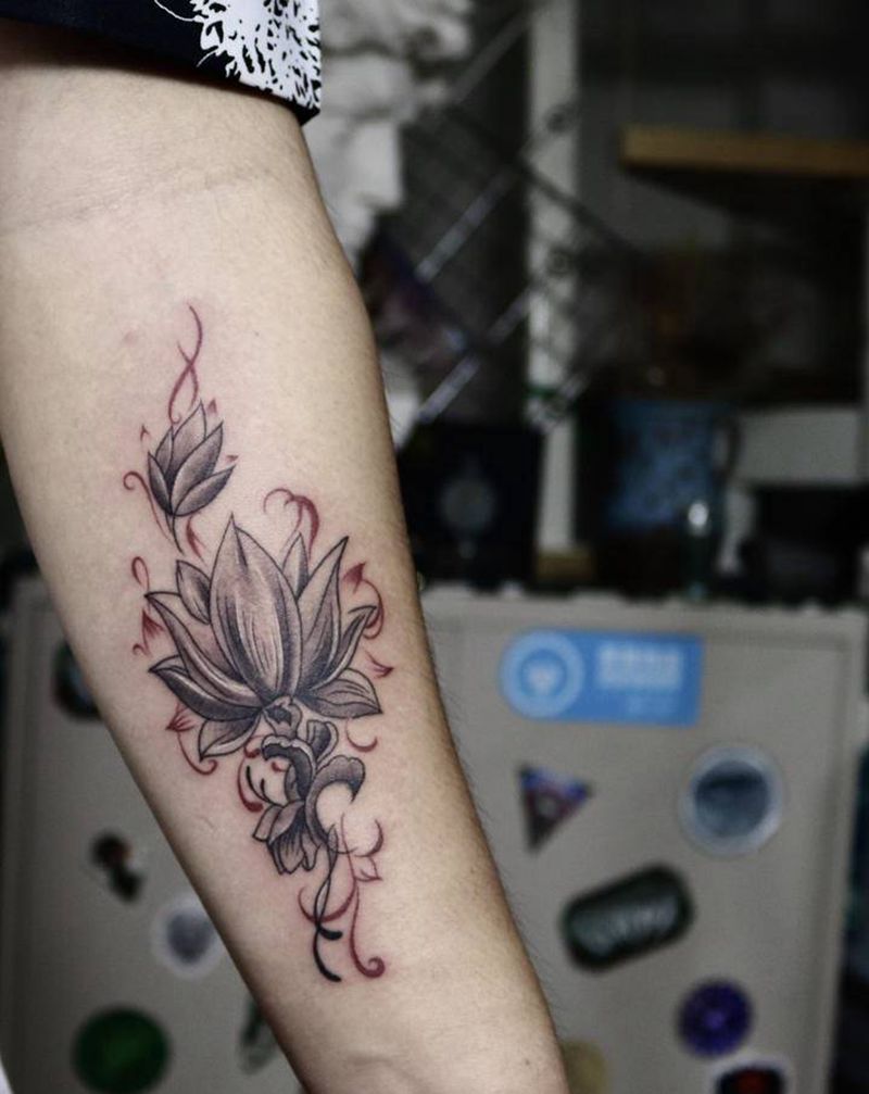 莲花纹身图片_手臂新传统莲花纹身图案