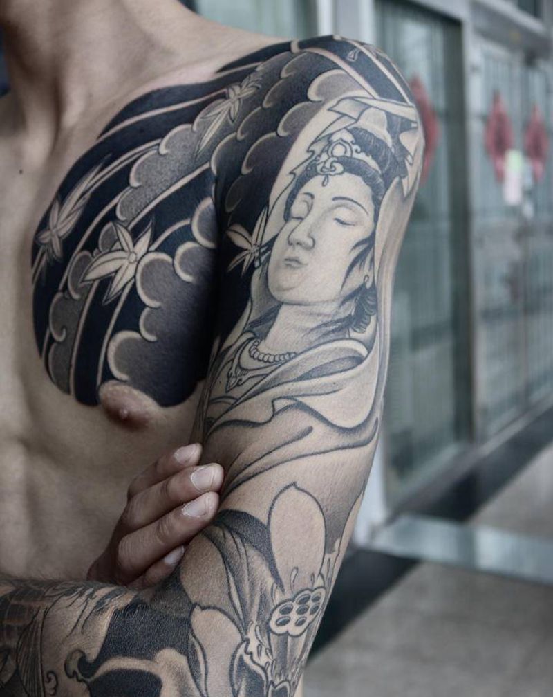 花臂纹身图片_手臂老传统鲤鱼观音纹身图案