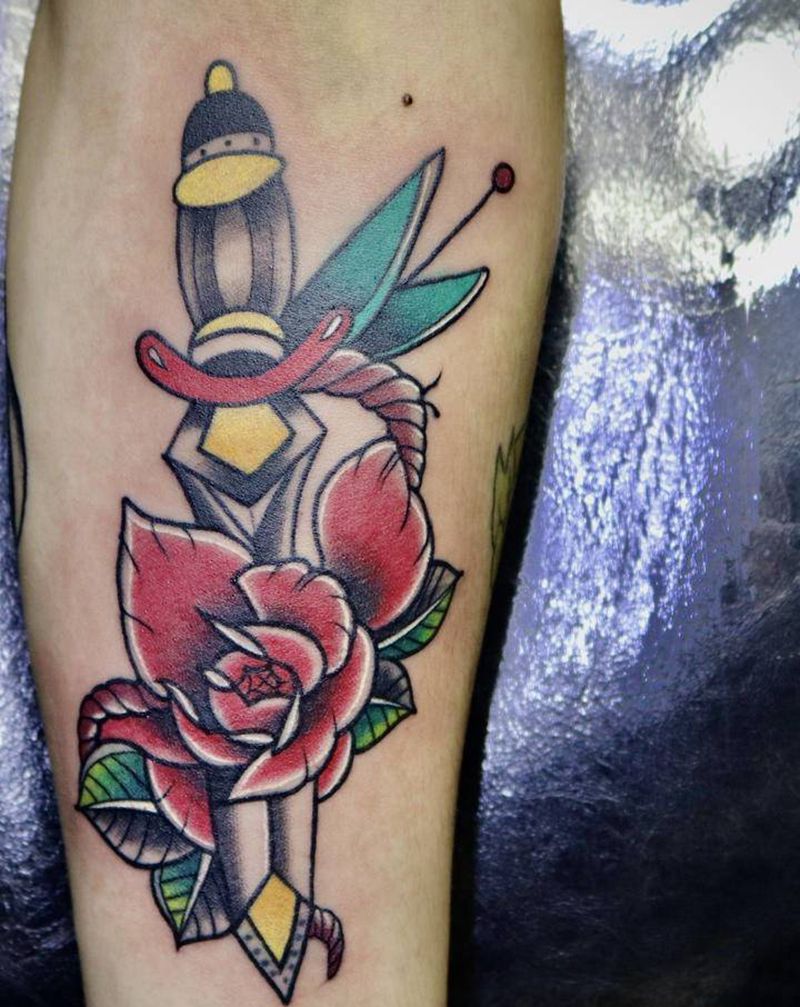 修改前后纹身图片_手臂Old School匕首玫瑰纹身图案