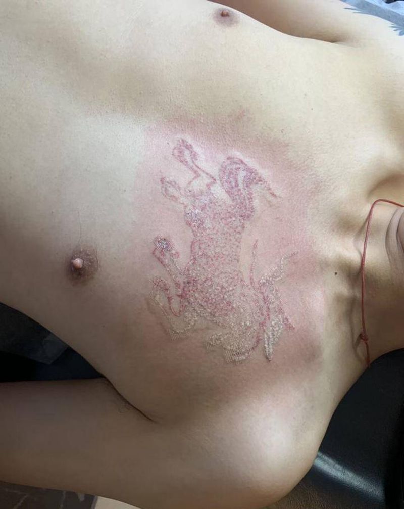 洗纹身一次祛除90%黑色纹身图片_颈部新传统纹身图案