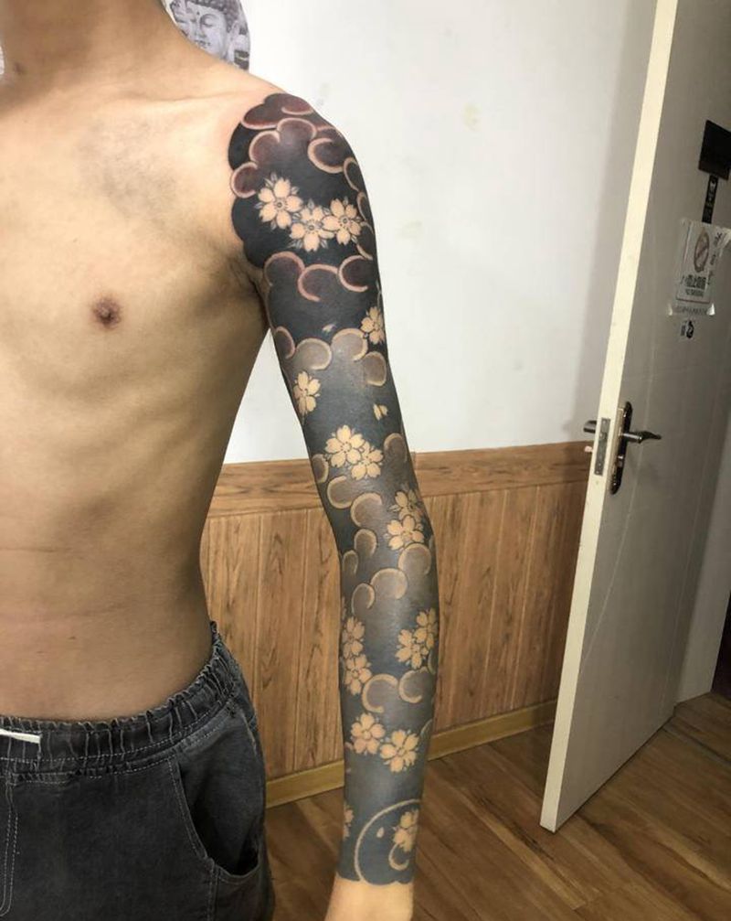 樱花臂纹身图片_手臂老传统纹身图案