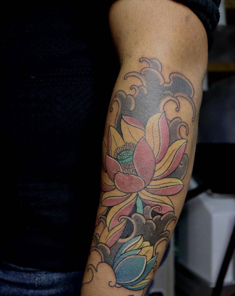 莲花纹身图片_手臂老传统莲花荷花纹身图案