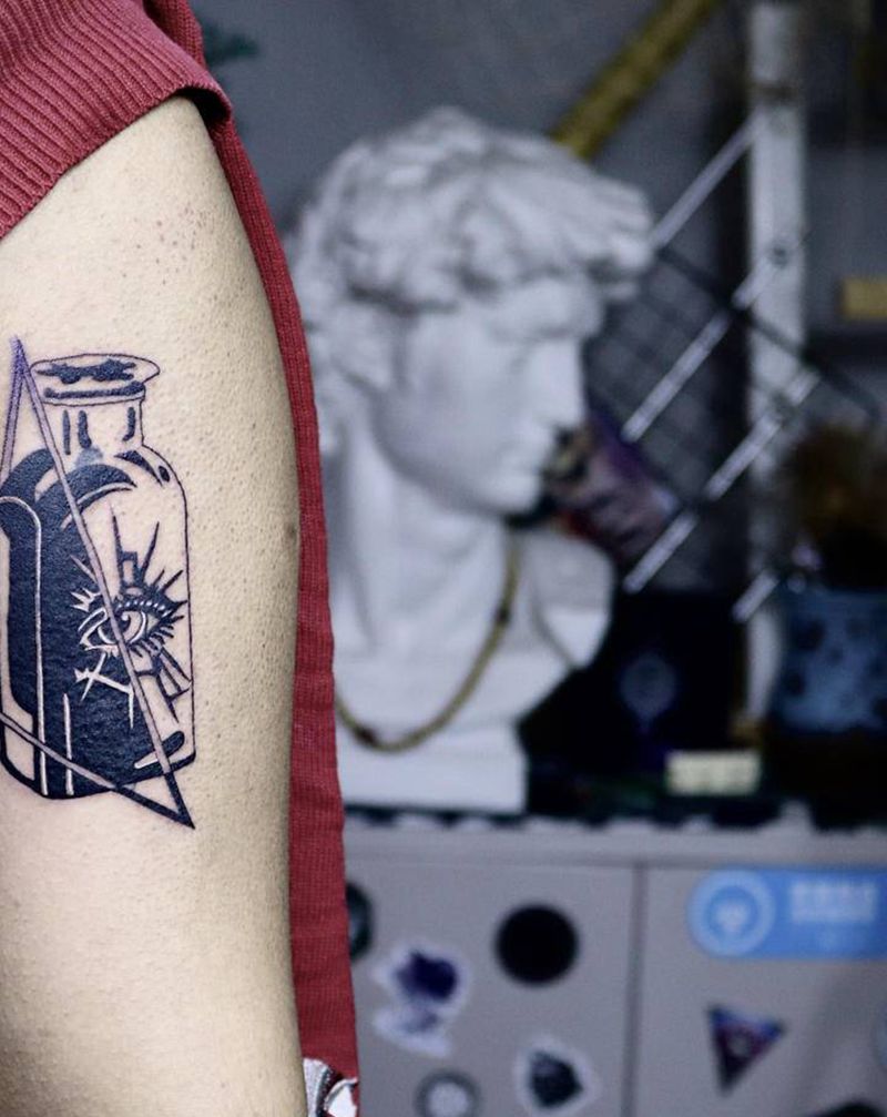 遮盖纹身图片_手臂图腾瓶子纹身图案