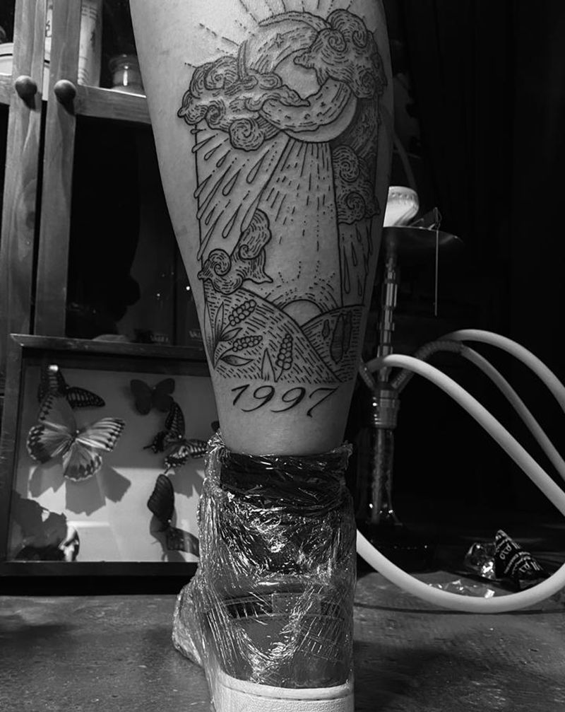 Moon纹身图片_腿部点刺几何纹身图案