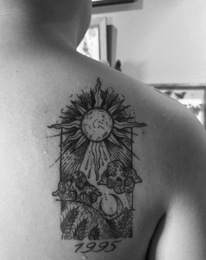 Sun纹身图片_背部点刺纹身图案