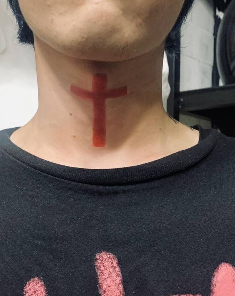 ✝️纹身图片_颈部纹身图案