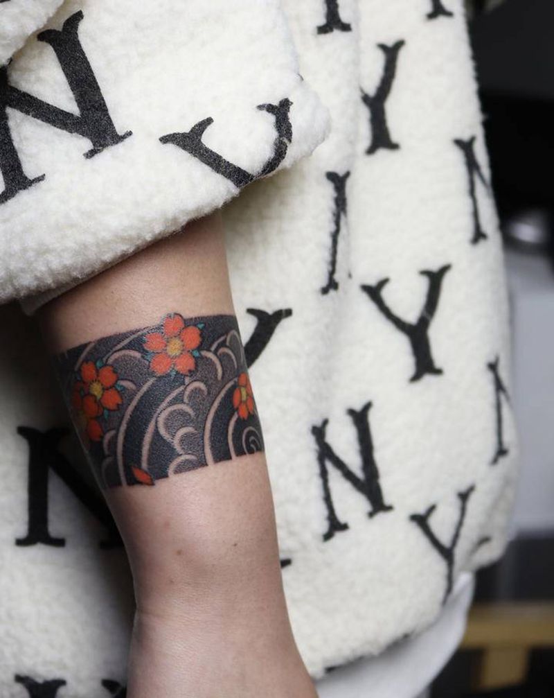 日式樱花手环纹身图片_手臂老传统樱花纹身图案