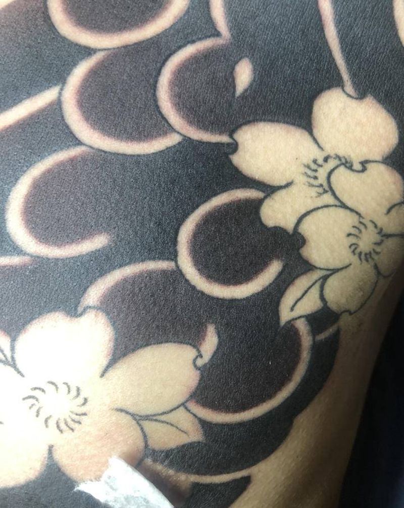 雾面纹身图片_胸部老传统纹身图案