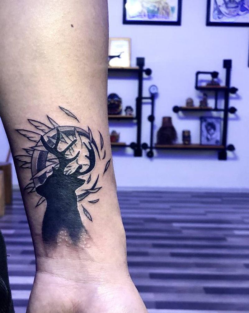 遮盖纹身图片_手臂点刺几何鹿纹身图案