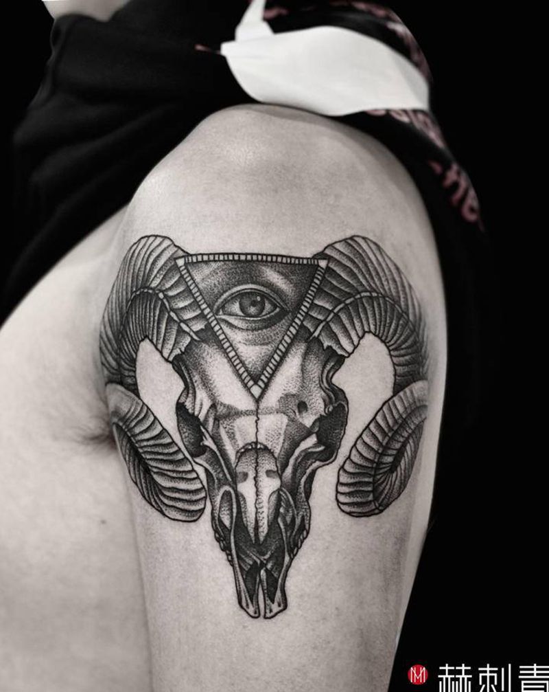 山羊骨纹身图片_肩部手臂纹身图案