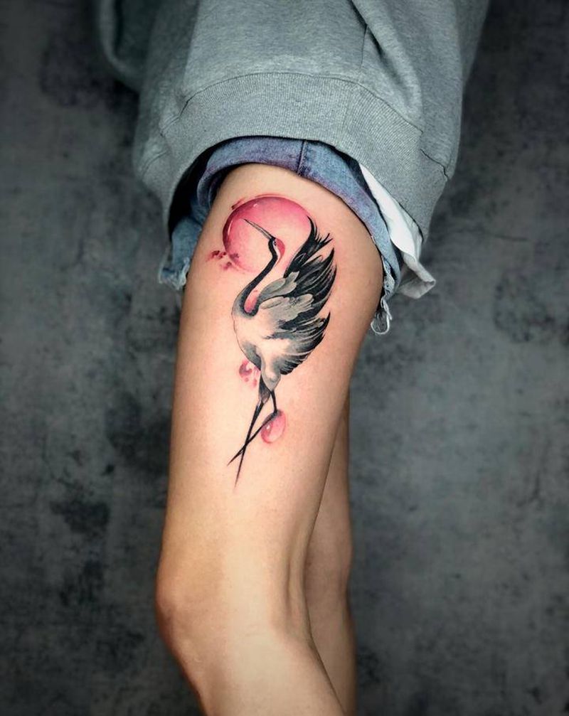 鹤纹身图片_腿部水墨纹身图案