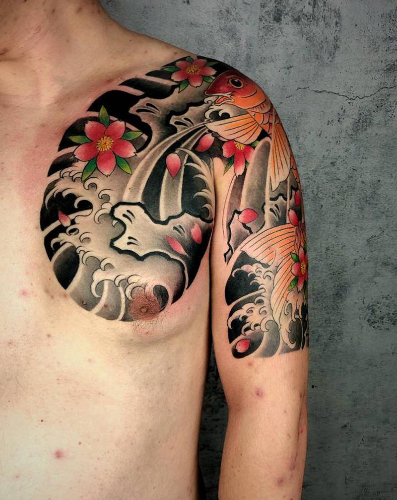 鲤鱼纹身图片_胸部肩部老传统纹身图案