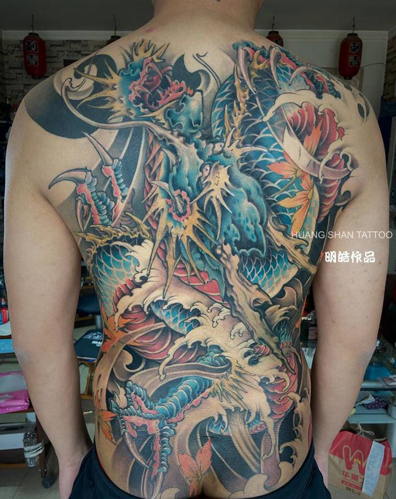 龙纹身图片_背部新传统纹身图案