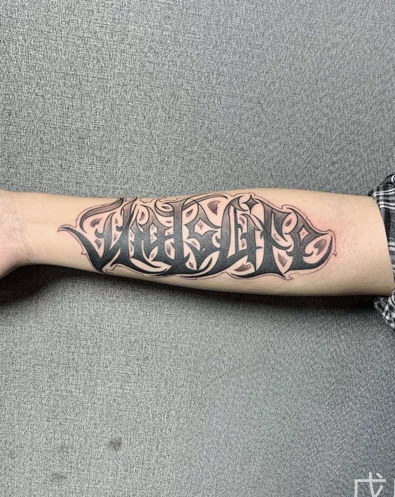 花体字纹身图片_手臂新传统纹身图案