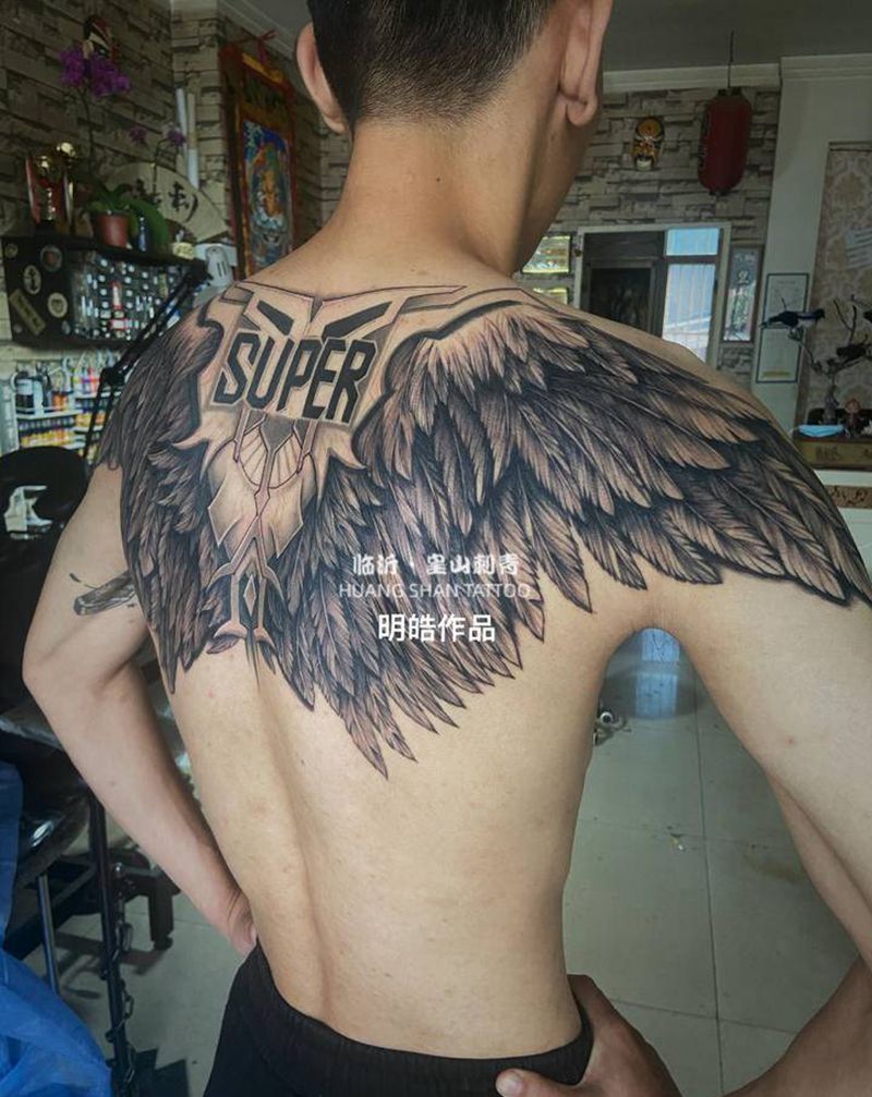 翅膀纹身图片_背部手臂新传统欧美写实纹身图案