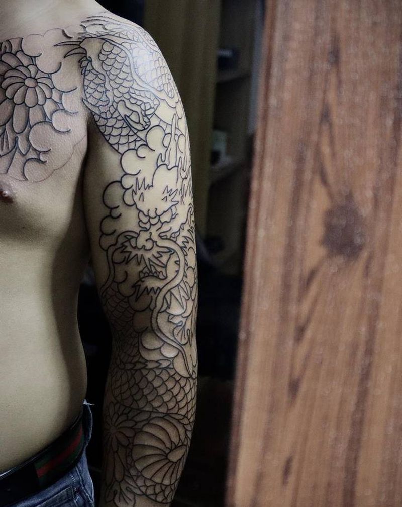 传统花臂纹身图片_手臂老传统龙菊花纹身图案