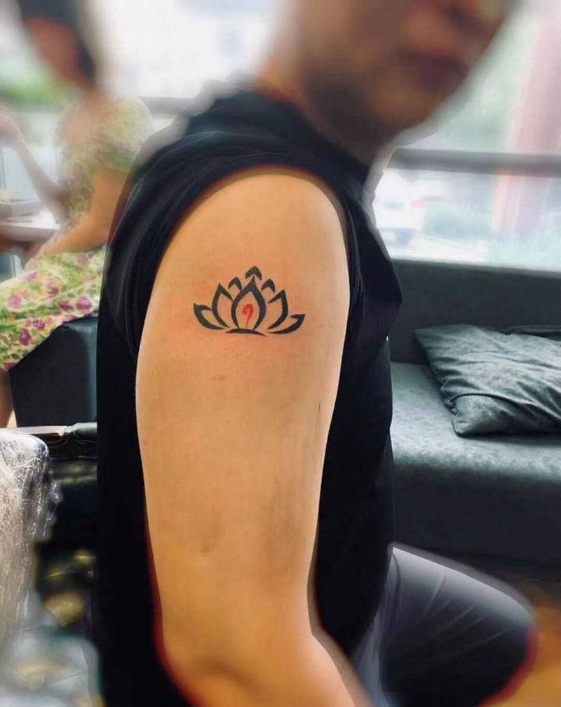 莲花纹身图片_肩部纹身图案