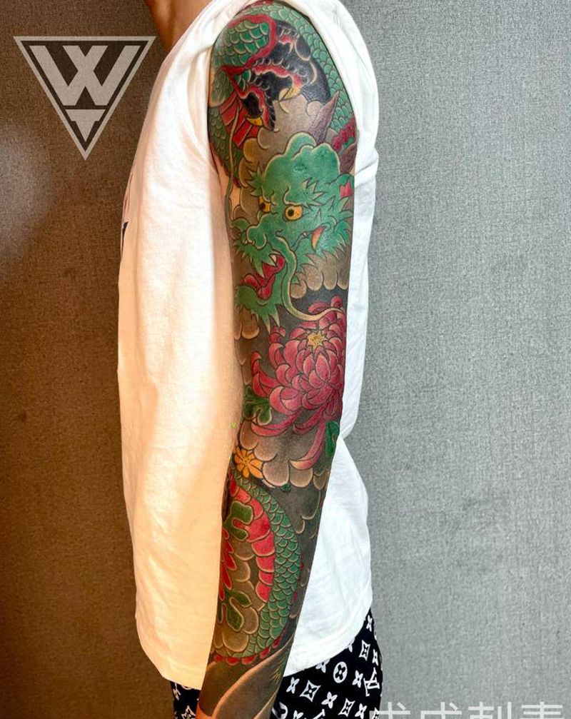 老传统花臂龙纹身图片_手臂老传统纹身图案
