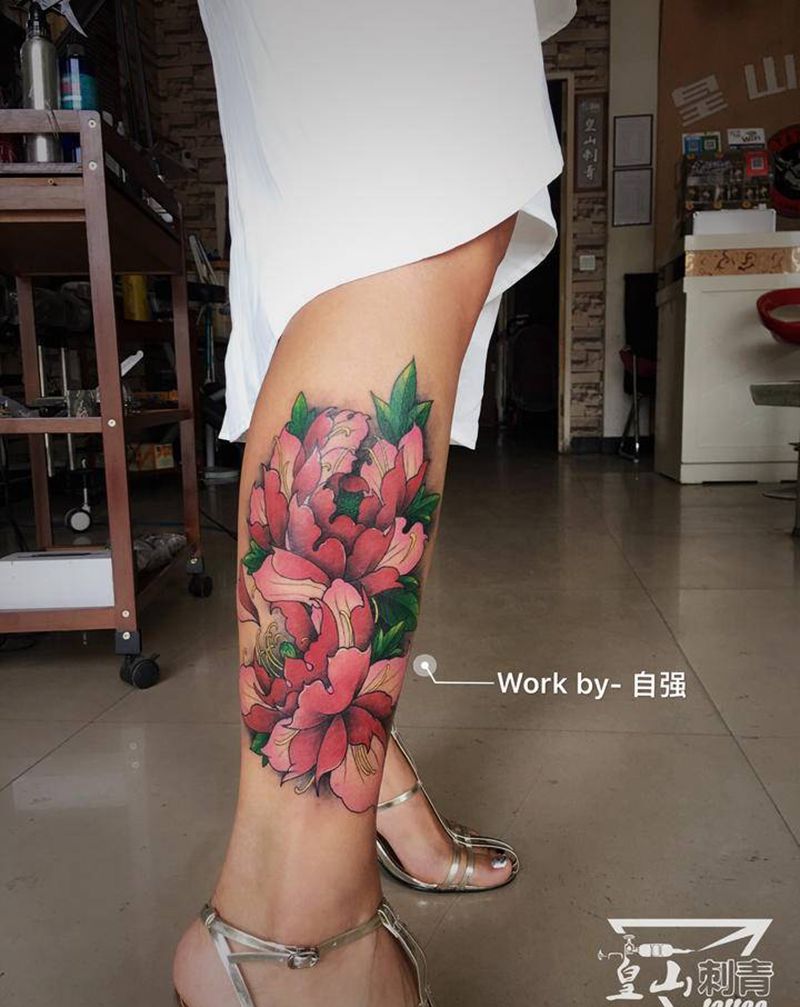 牡丹纹身图片_腿部新传统纹身图案