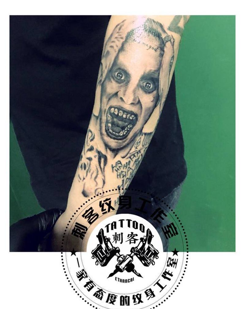 自杀小队小丑纹身图片_欧美写实纹身图案