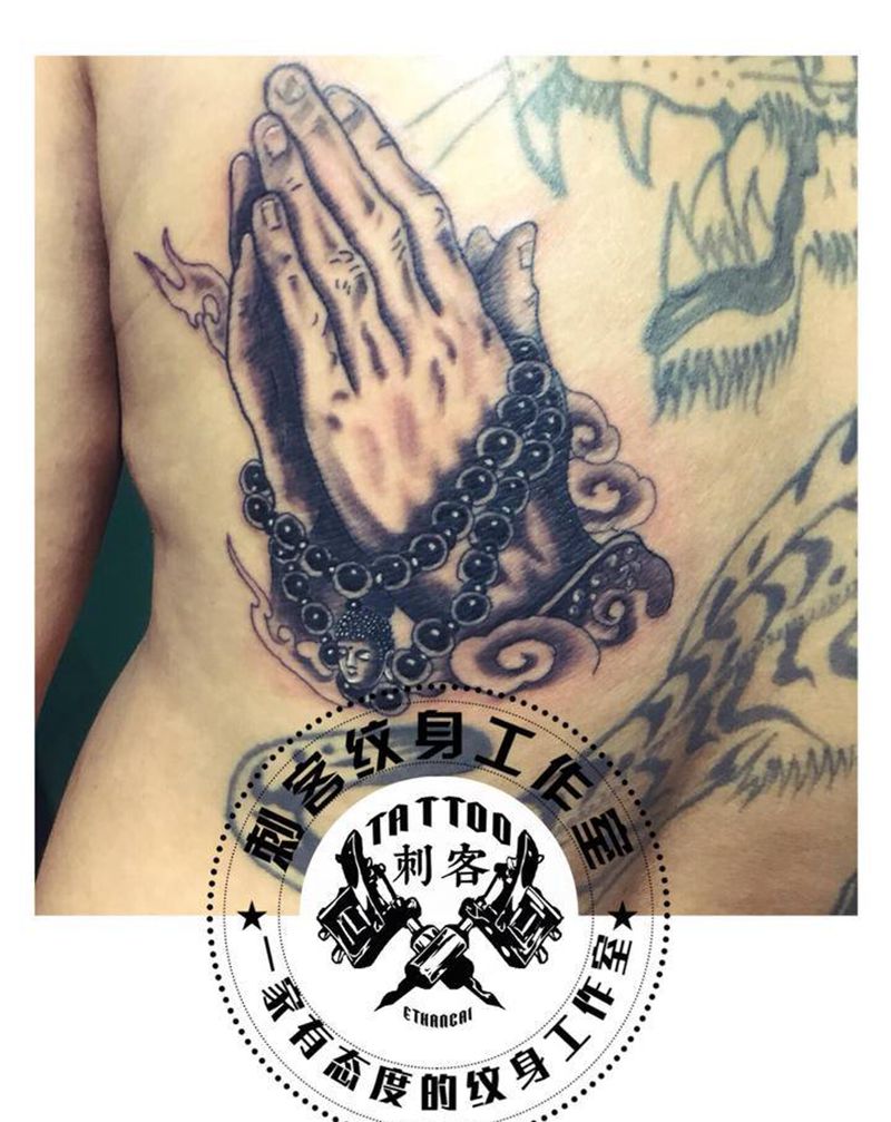 禅意之手纹身图片_背部纹身图案