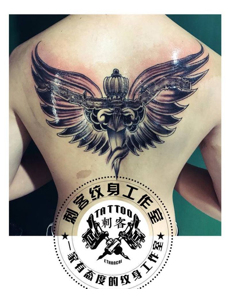泰式翅膀纹身图片_背部纹身图案